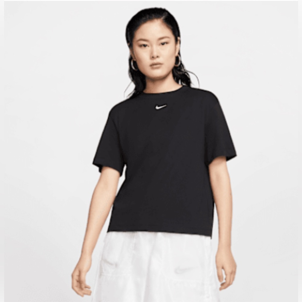 Nike Women's Short-Sleeve Top
